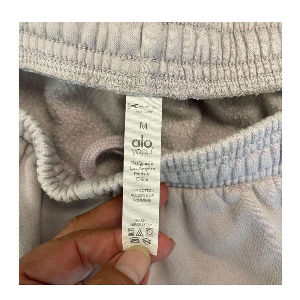 Alo Yoga Accolade Sweat Shorts Lavender Purple Cotton Fleece Raw Hem Medium - Picture 4 of 8